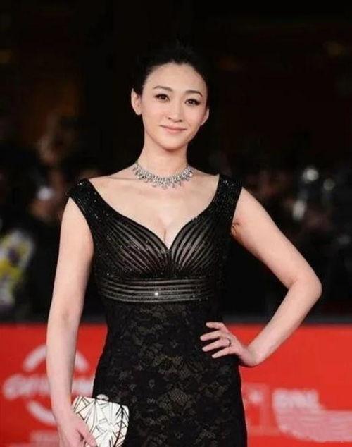 黑料头条 明星黑料后为什么还能回娱乐圈 明星黑丝袜穿搭,明星如何华丽回归娱乐圈？——黑料头条揭秘黑丝袜穿搭新潮流